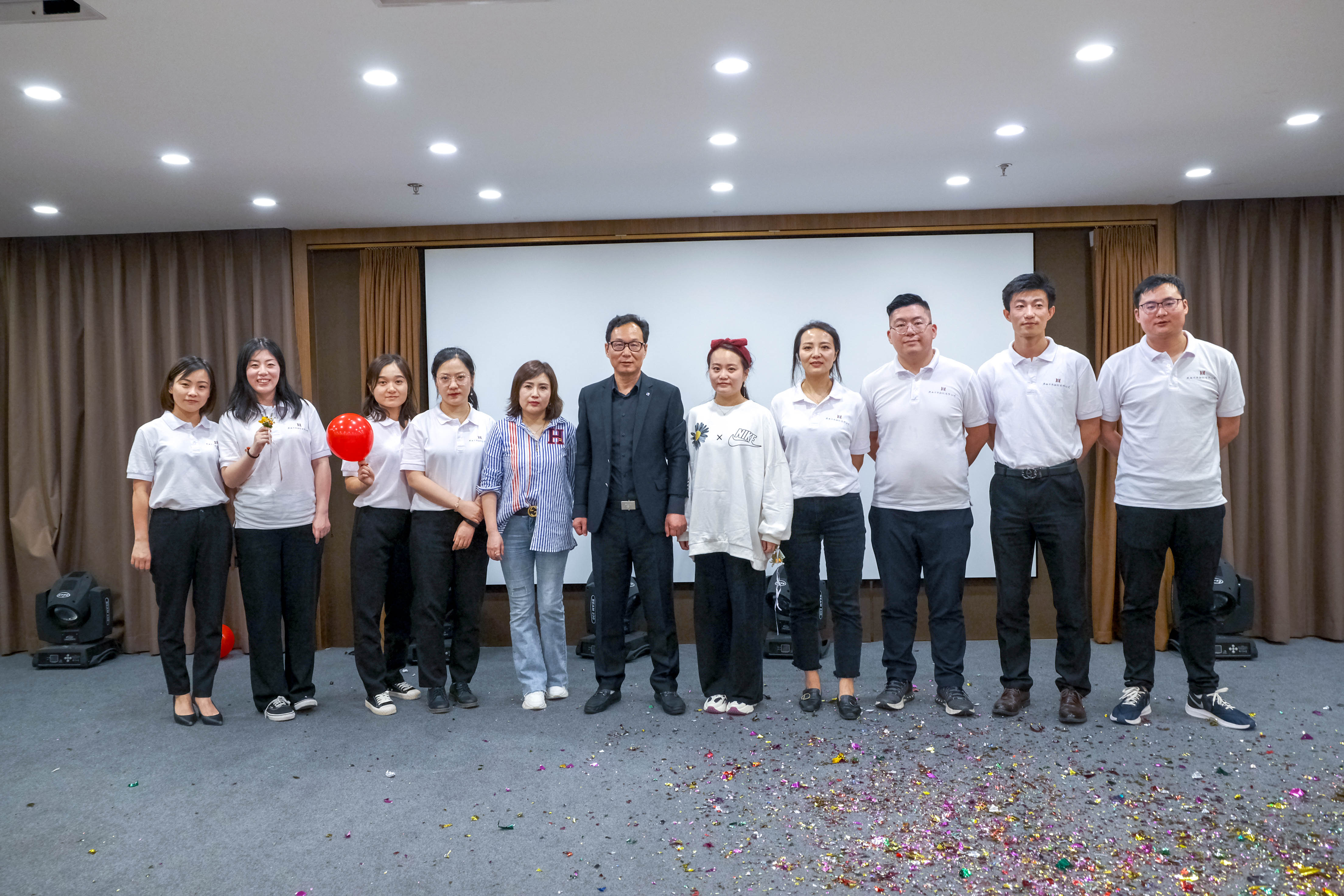 文艺汇演—风雨同舟十五载    凝心聚力再辉煌(图2)