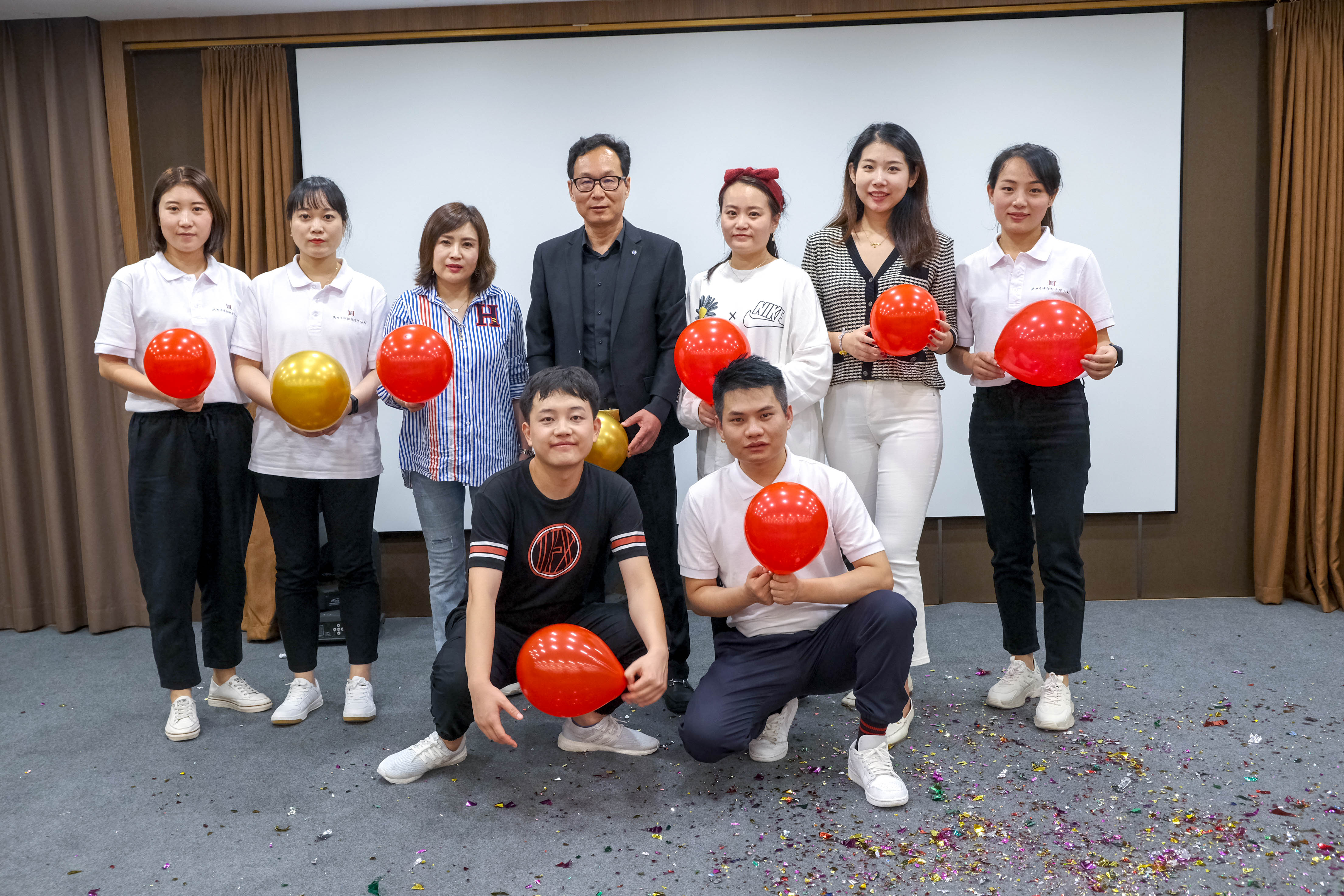文艺汇演—风雨同舟十五载    凝心聚力再辉煌(图3)