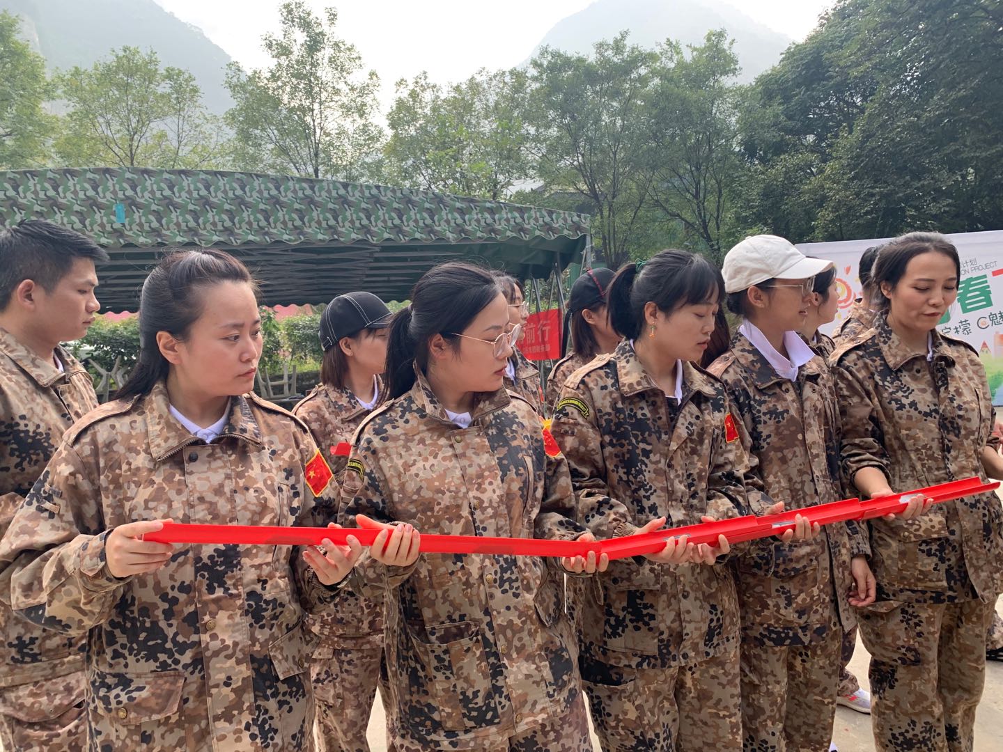 户外拓展—风雨同舟十五载    凝心聚力再辉煌(图7)